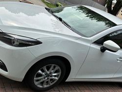 Weiß Gebraucht 2018 Mazda 3 Exclusive-Line Limousine | 11.500 € (Guter Preis)