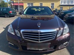 Braun Gebraucht 2009 Mercedes E220 Limousine | 7.000 € (Fairer Preis)