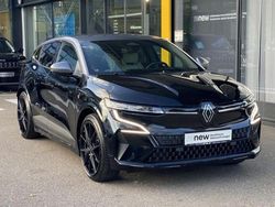 Black pearlschwarz, dach in dol (metallic) Gebraucht 2023 Renault Mégane IV Iconic Limousine | 33.800 € (Fairer Preis)