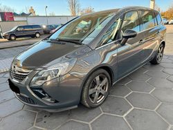 Grau Gebraucht 2016 Opel Zafira Tourer Van / Kleinbus | 6.549 € (Guter Preis)