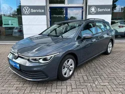 Grau Gebraucht 2021 VW Golf VIII Life Kombi | 21.650 € (Fairer Preis)