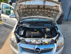Silber Gebraucht 2010 Opel Zafira Edition Van / Kleinbus | 3.800 € (Fairer Preis)