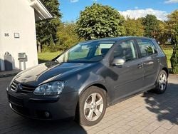 Grau Gebraucht 2006 VW Golf V Kleinwagen | 2.700 € (Fairer Preis)