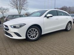 Weiß Gebraucht 2022 Mercedes CLA180 Shooting Brake Kombi | 27.115 € (Teuer)