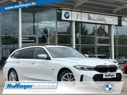 Weiß Gebraucht 2022 BMW 330e M Sport Limousine | 33.899 € (Fairer Preis)