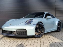 Hellgruen Neu 2025 Porsche 911 Carrera 4 GTS Coupé | 219.088 € (Fairer Preis)