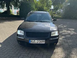 Schwarz Gebraucht 2002 VW Passat Highline Kombi | 1.599 € (Guter Preis)