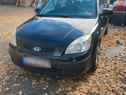 Schwarz Gebraucht 2009 Kia Besta Kombi | 1.300 €