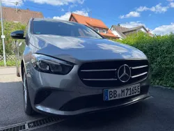 Grau Gebraucht 2022 Mercedes B250e Van / Kleinbus | 28.990 € (Etwas zu teuer)