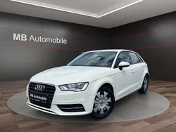 Weiß Gebraucht 2013 Audi A3 Sportback Attraction Limousine | 8.999 € (Fairer Preis)