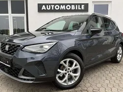 "magnetic tech" / schwarz Gebraucht 2024 Seat Arona FR SUV | 22.979 € (Fairer Preis)