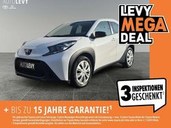 Weiß Gebraucht 2022 Toyota Aygo Play Kleinwagen | 12.998 € (Fairer Preis)