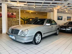Silber Gebraucht 1997 Mercedes E290 Elegance Limousine | 3.999 €
