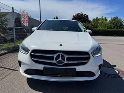 Weiß Gebraucht 2020 Mercedes B200 Van / Kleinbus | 20.900 € (Guter Preis)