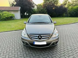 Silber Gebraucht 2008 Mercedes 180 Limousine | 2.500 €