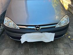 Grau Gebraucht 2003 Opel Corsa Limousine | 2.100 € (Etwas zu teuer)