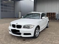 Weiß Gebraucht 2009 BMW 123 Coupé M Sport Coupé | 6.000 €