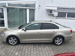 Gold Gebraucht 2013 VW Jetta Comfortline Limousine | 8.490 € (Fairer Preis)