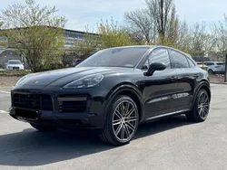 Schwarz Gebraucht 2024 Porsche Cayenne Turbo S Chrono SUV | 160.000 € (Teuer)