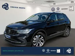 Deep black perleffekt Gebraucht 2023 VW Tiguan Active SUV | 24.499 € (Guter Preis)
