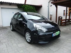 Schwarz Gebraucht 2016 Kia Rio Limousine | 5.990 € (Fairer Preis)