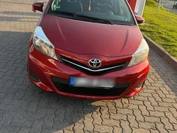 Rot Gebraucht 2013 Toyota Yaris Cool Kleinwagen | 7.200 € (Fairer Preis)