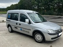 Silber Gebraucht 2003 Opel Combo Van / Kleinbus | 2.200 €