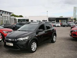 Schwarz Gebraucht 2024 Dacia Sandero Stepway Kleinwagen | 17.490 € (Fairer Preis)