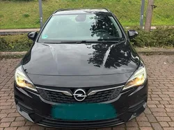Schwarz Gebraucht 2020 Opel Astra Kombi | 13.900 € (Fairer Preis)