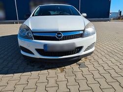 Weiß Gebraucht 2009 Opel Astra GTC Edition Limousine | 2.399 € (Guter Preis)