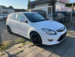 Weiß Gebraucht 2011 Hyundai i30 Edition Limousine | 5.399 € (Etwas zu teuer)