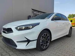 Weiß Neu 2025 Kia Ceed Limousine | 24.490 € (Fairer Preis)