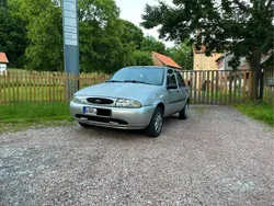 Grau Gebraucht 1999 Ford Fiesta Kleinwagen | 900 €