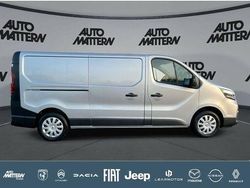 Silber Gebraucht 2023 Nissan Primastar Van / Kleinbus | 30.928 € (Fairer Preis)