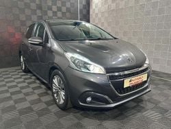 Grau Gebraucht 2019 Peugeot 208 Signature Sky Kleinwagen | 12.470 € (Guter Preis)