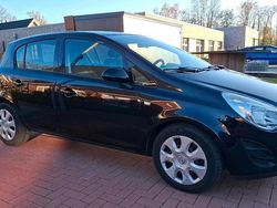 Schwarz Gebraucht 2011 Opel Corsa Kleinwagen | 1.500 € (Etwas zu teuer)