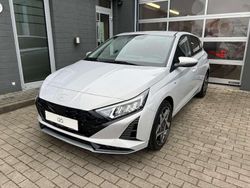 Grau (lumen grey / mic) Neu 2025 Hyundai i20 Prime Limousine | 23.990 € (Etwas zu teuer)