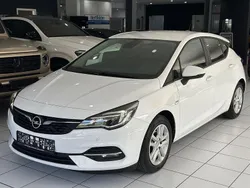 Weiß Gebraucht 2020 Opel Astra Edition Limousine | 10.490 € (Fairer Preis)