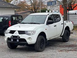 Weiß Gebraucht 2011 Mitsubishi L200 Invite Abholung | 10.990 € (Etwas zu teuer)