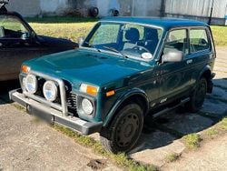 Grün Gebraucht 2011 Lada niva SUV | 4.990 € (Superpreis)
