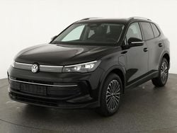 Grenadill schwarz metallic Neu 2025 VW Tiguan Life SUV | 48.495 € (Superpreis)