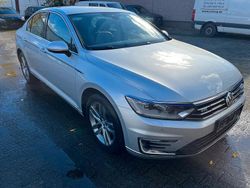 Grau Gebraucht 2016 VW Passat Highline Limousine | 17.380 €