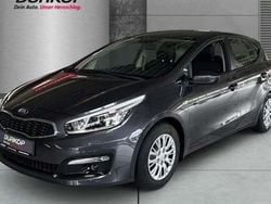 Grau Gebraucht 2018 Kia Ceed Attract Limousine | 10.450 € (Fairer Preis)