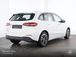 Weiß Gebraucht 2024 Mercedes B200 Advanced Van / Kleinbus | 30.290 € (Fairer Preis)