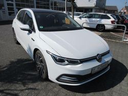 Pure white Gebraucht 2020 VW Golf VII Style Limousine | 20.988 € (Etwas zu teuer)