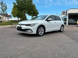 Weiß Gebraucht 2024 VW Golf VIII Limousine | 23.990 € (Guter Preis)
