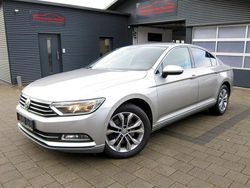Silber Gebraucht 2015 VW Passat Comfortline Limousine | 10.990 € (Fairer Preis)