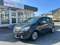 Grau Gebraucht 2017 Opel Meriva Active Van / Kleinbus | 10.700 € (Fairer Preis)