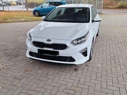 Weiß Gebraucht 2021 Kia Ceed Edition 7 Kleinwagen | 12.000 € (Guter Preis)