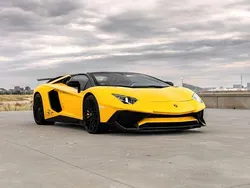 Gelb Gebraucht 2017 Lamborghini Aventador Cabrio | 459.340 €
